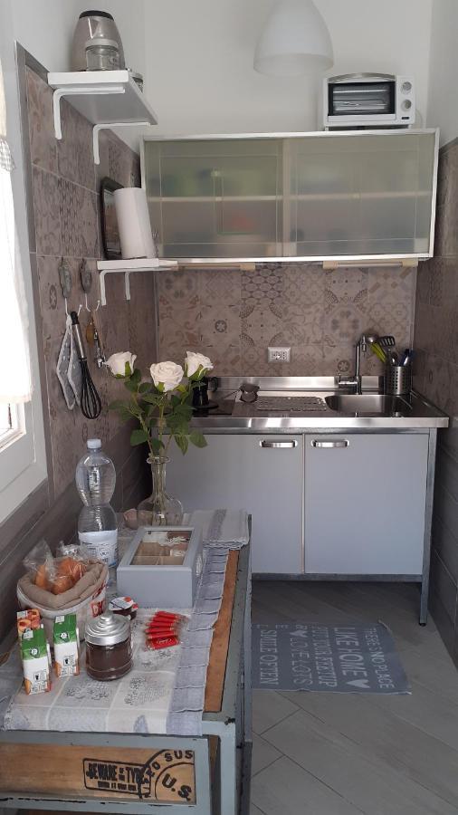 La Tana Nel Vicolo Apartment ซันตามารีเนลลา ภายนอก รูปภาพ