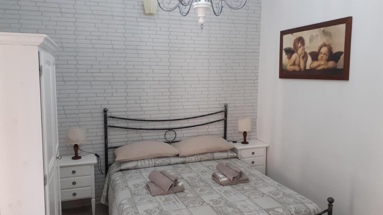 La Tana Nel Vicolo Apartment ซันตามารีเนลลา ภายนอก รูปภาพ